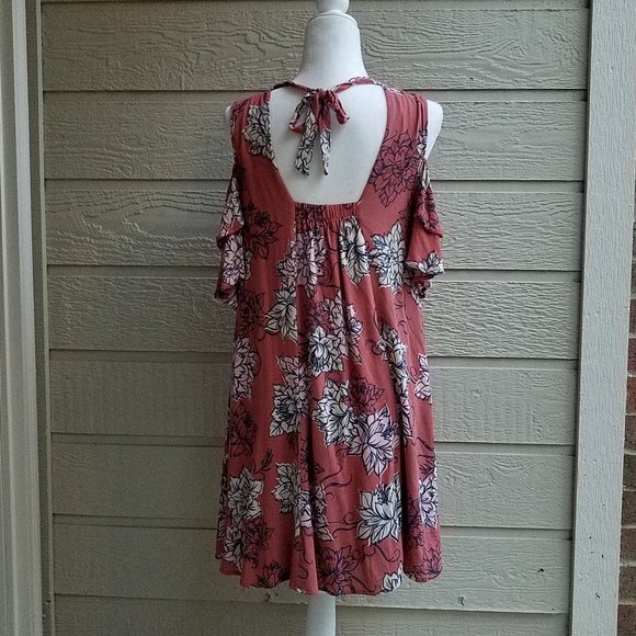 Others Follow Jolene Flutter sleeve cold shoulder - Picture 5 of 8